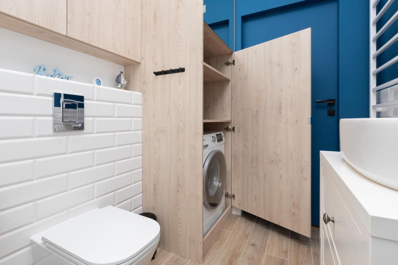 Redlowo & 2 Bedrooms & Parking By Renters